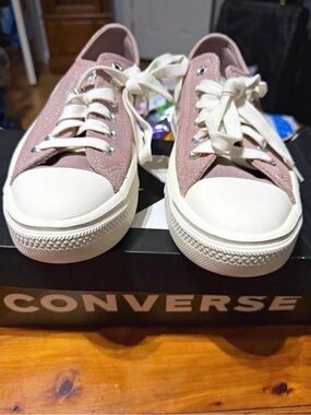 NIB Converse Chuck Taylor All Star Lift Platform Suede Pink Size 8